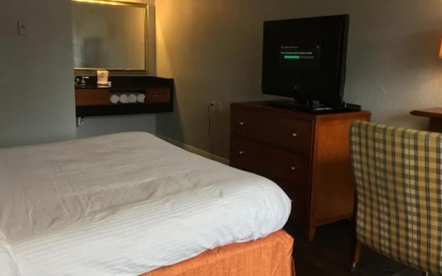 Extenda Suites Mobile North (Ex Red Roof Inn North)