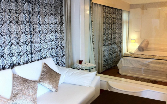 Hotel Holiday Resort