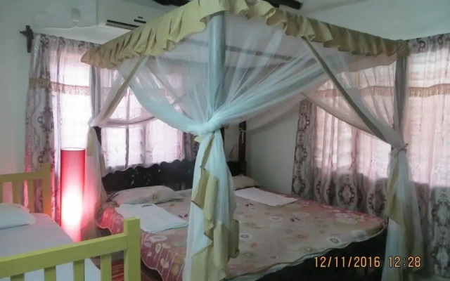 Villa Tuffah 3 Minutes Walk to the Beach - The Villa Comprises