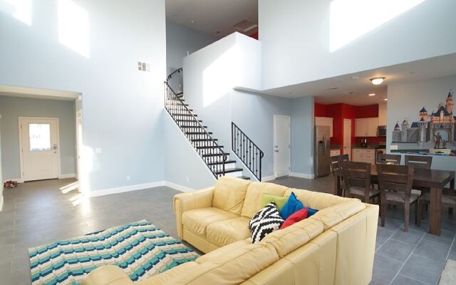 Walt's Place 6 Bedrooms 4 Bathrooms Home