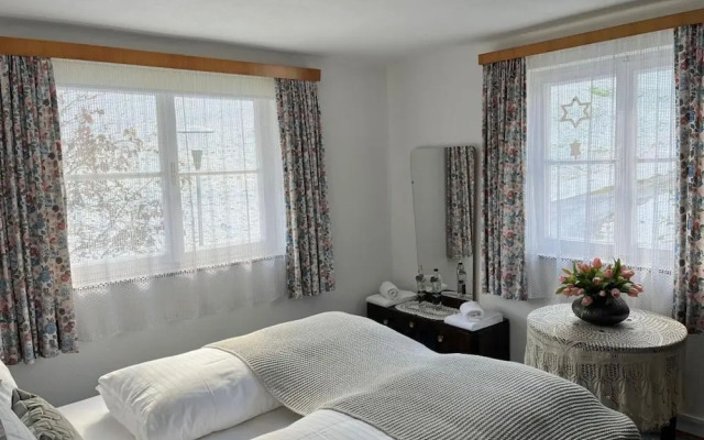 Cozy Chalet in Bramberg am Wildkogel with Sauna near Ski Lift