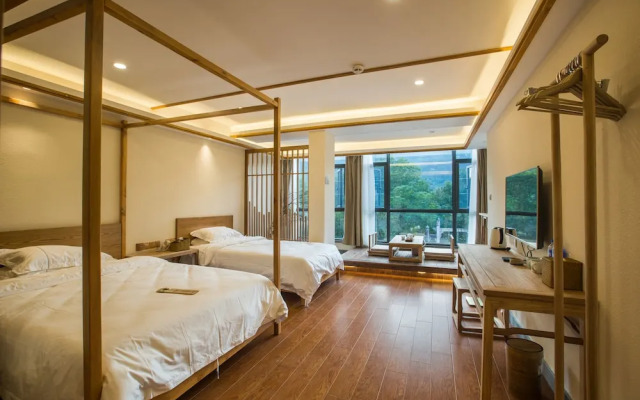 Wuyishan Old Street Hill Lodge