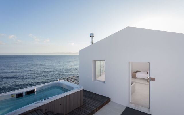 White Exclusive Suite & Villas