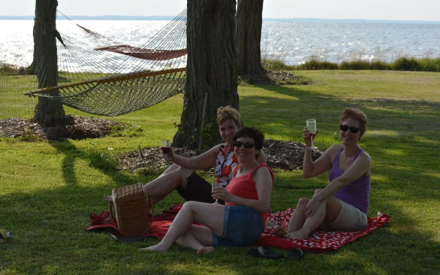 Black Walnut Point Inn