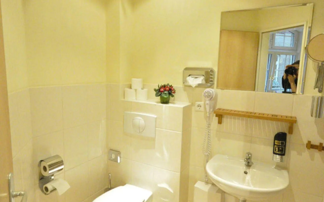 Singer109 Hotel & Hostel