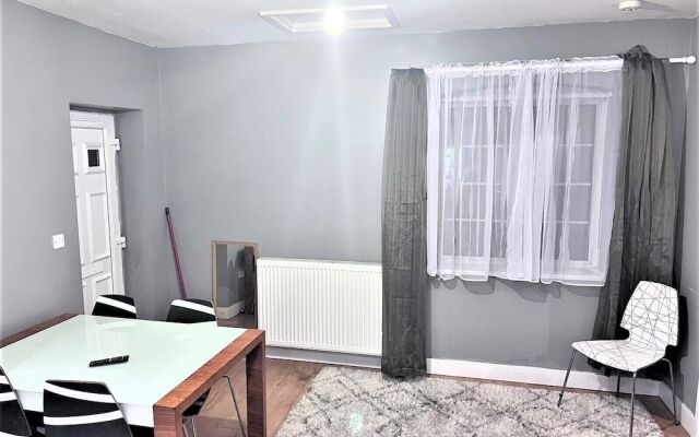 Remarkable 1-bed Apartment in High Wycombe