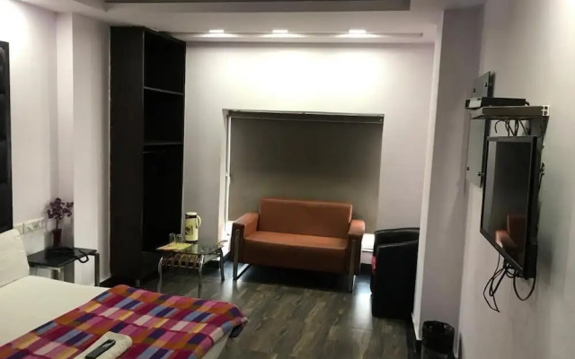 ADB ROOMS Hotel Saya Deluxe