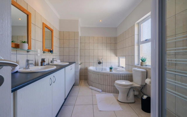 Waterfront Cottage B3