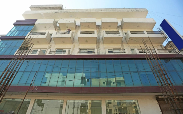 OYO 11340 Hotel Lakshmi Palace