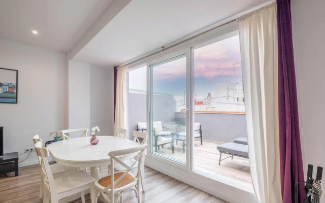 Modern Penthouse with Private Terrace