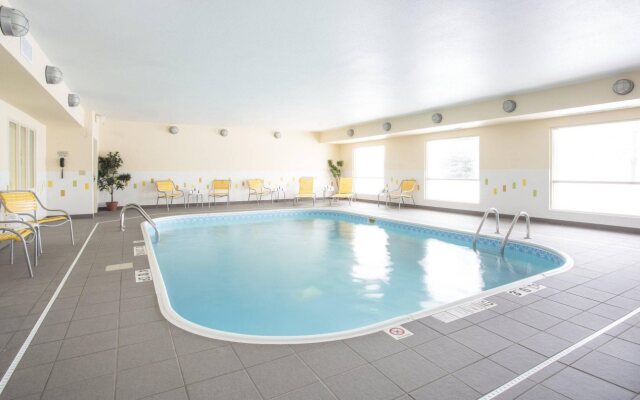 Wingate by Wyndham Oshkosh