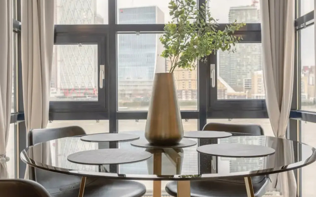 2 Bedroom Thames Apartment With Stunning Views