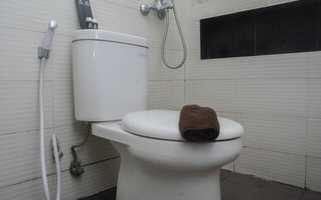 Minimalist And Warm 2Br At Bassura City Apartment