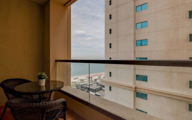 Ocean Facing Apt In Jbr Walk To The Beach