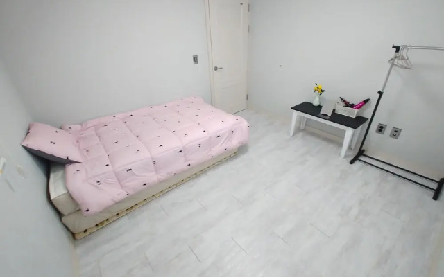 Friends Guest House - woman only