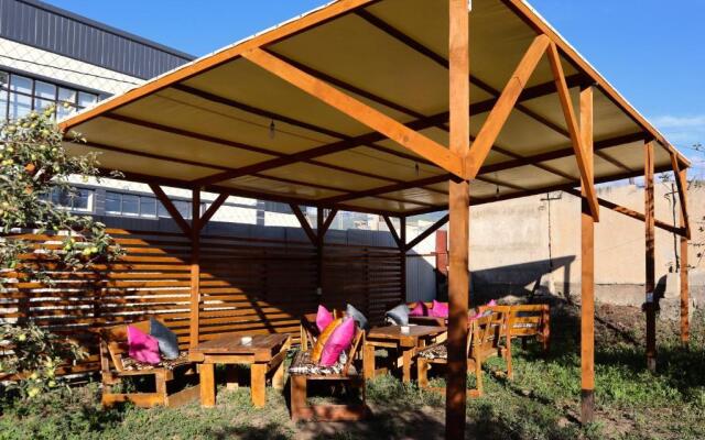 ESENIN 1 Hostel & Bar