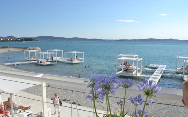 Apartment Martina - 300 m from sea: A2 Sukosan, Zadar riviera