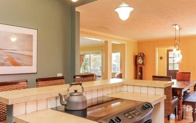 The Swallow - Three Bedroom Villa, Sleeps 7