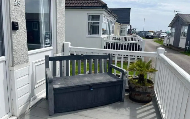Seasideescape-2br-sleeps4-parking-petsok-fireplace