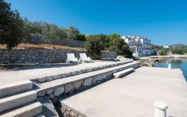 Spacious and Cozy Seafront Apartments