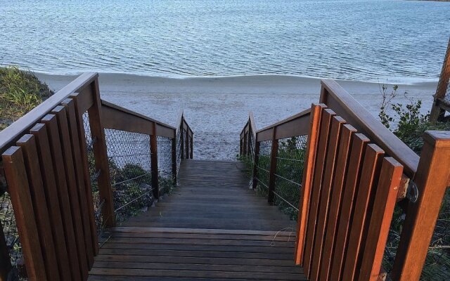 Flat Nui Supreme Beach Living