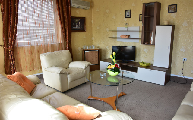 Hotel Lav