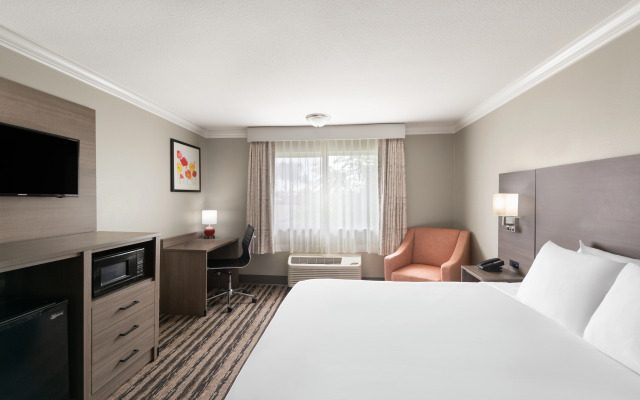 Solara Inn and Suites