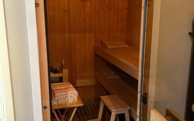 3 Bed House - Sleeps 5 - Sauna - Garden - Gym