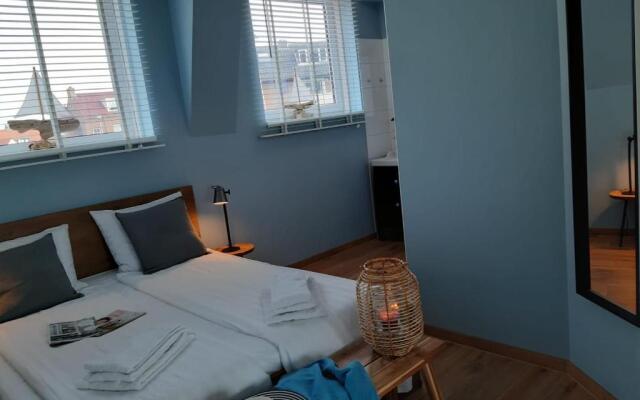 Benny's Beach House 1