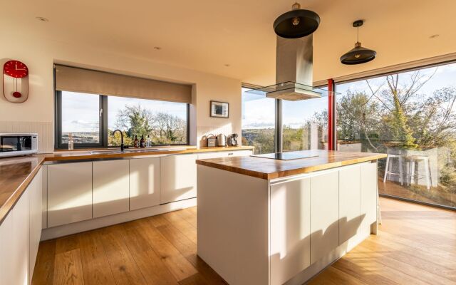 Modern 5 Bedroom Home With Garden Panoramic Views