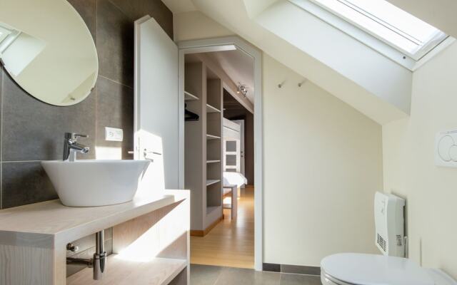 Splendid Holiday Home in Nadrin With Infrared Sauna & Heated Pool