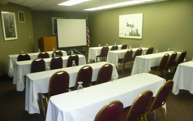 Quality Suites Lansing