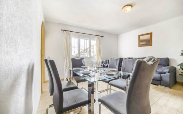 Villa - 6 Bedrooms with Pool - 105026