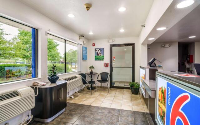 Motel 6 Rolling Meadows, IL - Chicago Northwest