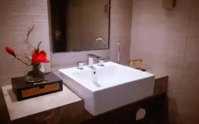Homeinn Plus Hotel (Shenyang Railway Station East Square Subway Station)