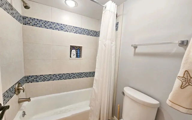 West Hyde Park Three-bedroom Apartment 5-C