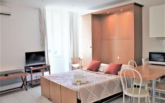 Central Studio with 2 Double Beds