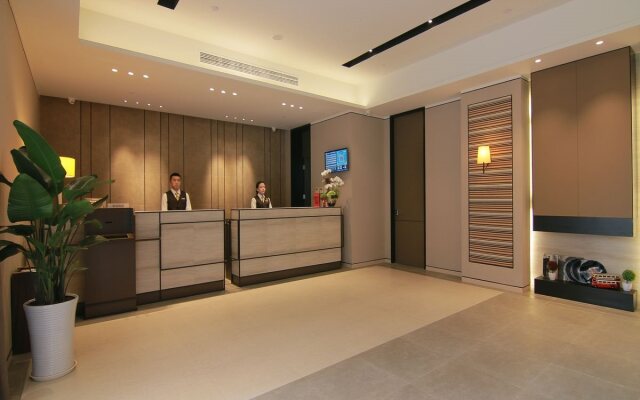 Home Inn Plus Shanghai West Yan'An Road