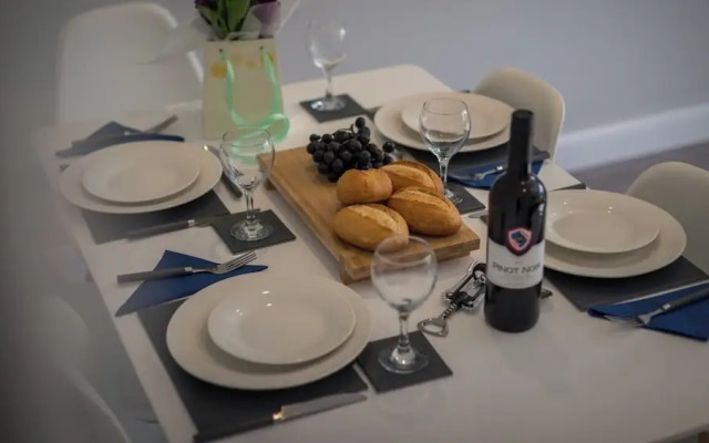 Altham Place-fully Refurbished 2-bath Bungalow