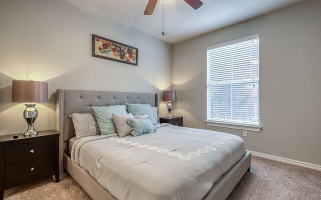 Modern Uptown Dallas Stay by Amyfinehouse