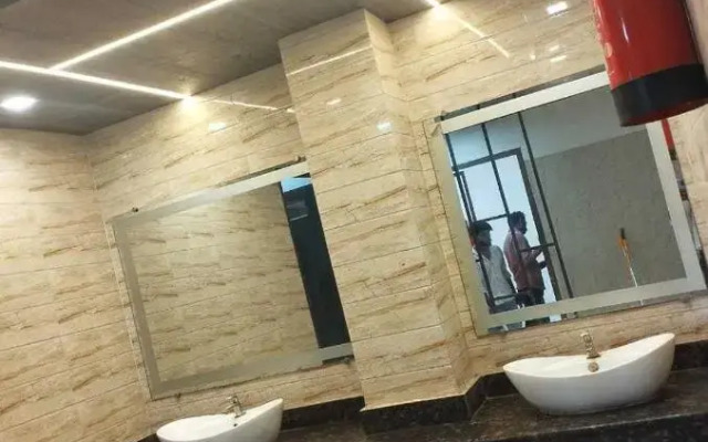 Oyo 702305 Hotel Rajeshwari Plaza
