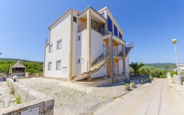 Apartments Kažimir in Necujam - island Solta