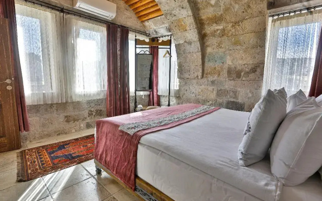 Sah Saray Cave Suites Halal Hotel