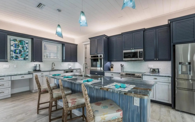Snook Lookout - 211 Oak Ave