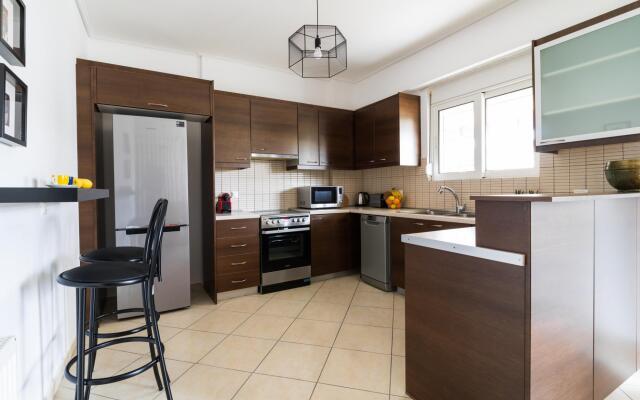 Athenian Stylish 2 Bdrm Apartment