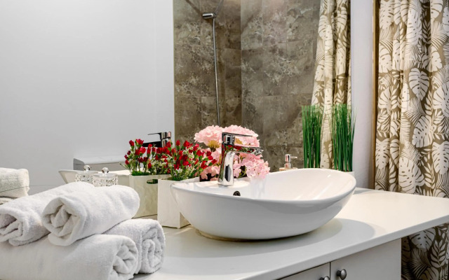 Ari Yellow Apartment