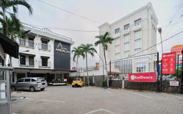 RedDoorz Plus @ Jalan Raden Intan Lampung