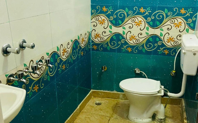 OYO Home 70156 Hotel Red Heart