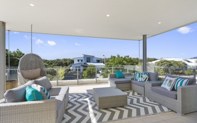 Cylinders Beach House @ Salt Village