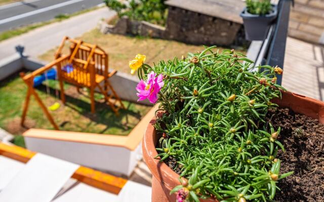 Stunning Home in Rovanjska With 5 Bedrooms, Wifi and Outdoor Swimming Pool